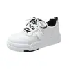 Zapatillas de Suela Gruesa Estilo Chino Estilo Hong Kong para Mujer Otoño 2025 Nuevos Zapatos Casuales Versátiles de Nicho Zapatos Deportivos Blancos