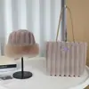 Bolsa de Pelúcia Popular Transfronteiriça Grande Capacidade Bolsa Feminina de Ombro/Axila Bolsa de Mão Versátil Bolsa Transversal Bolsa Tote Listrada Feminina