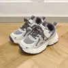 Venta al por mayor de zapatos para niños hechos con cuero de microfibra, tallas 32-37, con suelas ligeras de EVA, diseñados como zapatos deportivos para niños mayores, zapatos casuales y zapatos escolares, estilo 6632