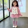 Moletom feminino para primavera e outono, top estiloso de retalhos em malha estilo princesa para meninas pequenas, versão coreana infantil com estampa de desenho animado e mangas compridas