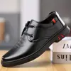 Zapatos de Cuero Cómodos para Hombre Primavera y Otoño Casuales Transpirables Zapatos de Hombre Suela Suave Punta Redonda Negro Business Hotel de Caña Baja Zapatos para Hombres de Mediana Edad