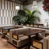 Fornecimento Direto da Fábrica de Sofás Estilo Vintage para Restaurantes Populares, Restaurantes de Hot Pot, Restaurantes Ocidentais e Restaurantes de Churrasco, com Conjuntos de Mesas e Cadeiras de Madeira de Nogueira
