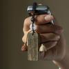 Cadena para teléfono móvil de sándalo verde natural, colgante pequeño antiguo de madera, joyería, llavero para mochila, coche, tarjeta de madera grabada, regalo