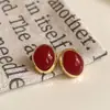 Presilhas de Orelha Retro em Formato de Coração Vermelho para Mulheres 2026 Novo Estilo Quente Brincos Elegantes de Luxo Leve Brincos Modernos e Versáteis