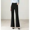 Pantalones de tiro alto ajustados para principios de otoño con diseño de cintura metálica, ligeramente acampanados, modernos, finos, elásticos y versátiles para mujeres de mediana edad