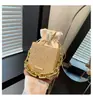Bolsa de Mão Nova Moda Verão 2025 com Corrente Ombro Único Transversal Pequena Quadrada Bolsa Feminina Suporta Venda Atacadista Grande e Lotes Mistos