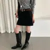 Nueva falda de moda estilo coreano otoño 2026 de cintura alta, diseño adelgazante, anti-exposición, ajustada a la cadera para mujer