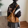 Bolsa de Ombro Feminina Recorte Retro Coreana Outono e Inverno 2025 Nova Bolsa Tote para o Trabalho Bolsa de Mão Casual em Camurça