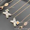 Collar Shangmei con Forma de Cruz de Nácar Blanco para Mujer, Diseño de Nicho de Lujo Ligero, Color Oro Rosa de 18 Quilates, Cadena Sencilla y Sofisticada para la Clavícula