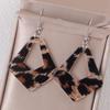 Pendientes retro franceses con estampado de leopardo, de acrílico, con diamantes huecos, geométricos, europeos y americanos, distintivos, joyería para las orejas para mujer.
