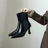Zapatos de tacón alto de punta fina en color marrón para mujer, botines cortos vintage de retazos nuevos para otoño e invierno, botas elásticas ajustadas, botines de estilo francés