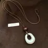 Collar de cordón de cuero con perla cuadrada de acrílico, estilo vintage y artístico, cadena para suéter, diseño único, joyería de lujo ligera, venta al por mayor