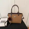 Bolsas Retrô Super Populares Diárias para Mulheres 2026 Novo Estilo Versão Coreana Textura Versátil Ombro Único Transversal Moda Bolsa de Balde de Mão