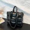 Bolsa de Penas Transfronteiriça Tendência Feminina Grande Capacidade Bolsa Tote Jaqueta Acolchoada de Algodão Bolsa de Mão Algodão de Alta Qualidade Bolsa de Ombro Sob o Braço