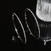 Pendientes Exagerados Redondos Tachonados de Diamantes Estilo Europeo y Americano de Aguja Plateada, Pendientes de Lujo Ligero de Gama Alta, Accesorios de Oreja Sencillos y de Moda con un Diseño Único