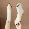 Botas Curtas de Salto Fino e Alto com Forro de Lã Moda Feminina 2025 Novas Botas Outono e Inverno Bico Fino Elásticas Slim para Mulheres