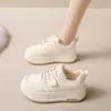 Nuevas Zapatillas Blancas de Felpa de Punta Redonda de Moda para Mujer Otoño e Invierno 2025 Zapatos Casuales Deportivos Versátiles de Algodón Zapatillas Ins