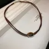 Colar Pingente de Pedra Olho de Tigre Artificial Banhado a Ouro Real Corrente para Suéter Nicho Retrô Joias Versáteis de Alta Qualidade Atacado para Mulheres