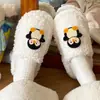 Pantufas de Algodão Fofas de Desenho Animado de Pinguim para Mulheres, Novas Pantufas Peludas Versáteis Confortáveis para Outono e Inverno 2026