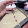 Pulsera vintage estilo francés de cuatro hojas y cinco flores, accesorio floral versátil de lujo ligero de alta gama