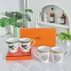 Tazas de porcelana de hueso de lujo con borde dorado, perfectas para regalos de empresa o de inauguración de casa.