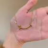 [Curvado Como uma Marca de Lua] Fofo e Requintado Colar de Cachorro Balão para Mulheres, Design Simples de Nicho, Corrente para Clavícula para Roupas de Trabalho Diárias