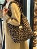 Bolsa Tote Vintage Estampa de Leopardo da Coreia do Sul Nova Moda Estilo Universitário Bolsa Tote Grande Capacidade Casual Bolsa de Lã