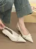 ¡Primer encuentro con el rosa melocotón del deseo puro! Elegantes sandalias de charol con punta fina y tacón de gatito para mujer, primavera 2026, sandalias cerradas sin talón para ir al trabajo