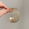 Pulsera Metálica de Estilo Europeo y Americano Vintage con un Toque Exagerado y Lujoso, Presentando un Diseño Abierto Retro
