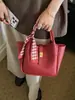 Bolsa de mão tipo balde de luxo para mulheres, nova bolsa de ombro da moda 2025, bolsa transversal casual minimalista de nicho para mulheres