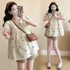Maternidad 2025 Verano Nuevo Camisa Top de Muñeca Bordada con Lazo Reductora de Edad Pantalones Cortos para Barriga Conjunto de Dos Piezas