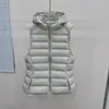 Chamarra de Plumas Pinghu 2026 Otoño/Invierno Nuevo Estilo 90% Plumón de Pato Blanco Chaleco de Plumas Acanalado Corto con Capucha Ajuste Delgado