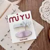 Presilha de cabelo doce em formato de laço prateada estilo coreano para meninas, presilha de cabelo versátil de couro doce e legal para crianças, presilha lateral para meninas
