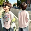 Camiseta básica de manga comprida para meninos, novo estilo primavera e outono 2026, top T-shirt infantil versátil com blocos de cor estilosos para meninos mais velhos