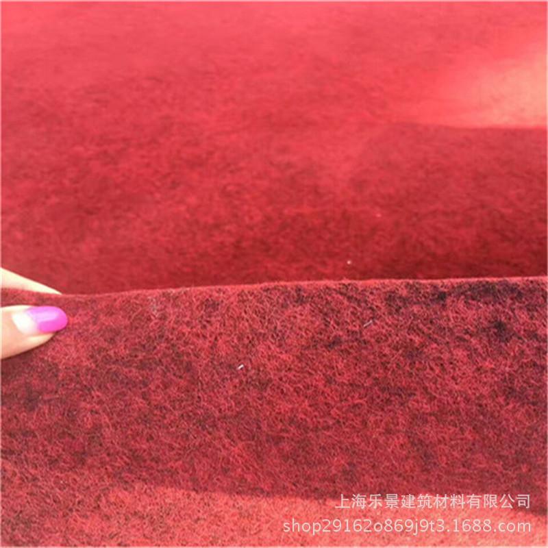 黑红色