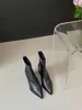 Botas Curtas Elegantes de Salto Alto Bico Fino 2026 Outono e Inverno Novo Estilo Botas de Cano Curto com Salto Bloco Botas Slim Botas Martin Versáteis Retrô Marrom
