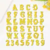 Parches bordados de letras y números de plumas amarillas más vendidos transfronterizos, adhesivo termofusible para ropa, bolsos y sombreros