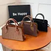 Nova Moda Leve Luxo Feminina Texturizada Versátil Retrô Pequena Bolsa Quadrada para Ir ao Trabalho, Compras, Bolsa Transversal Casual na Moda