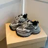 Sapatos Infantis 2026 Novo Outono Tênis Esportivos Infantis Sapatos Casuais Macios Sapatos de Pai Crianças Maiores Outono/Inverno Item Quente