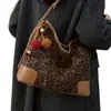 Bolso Cubo al por Mayor Estilo Nuevo 2025 Moderno Sencillo de Gama Alta Estilo Extranjero Gran Capacidad Bolso Versátil para Mujer Bolso de Mano con Estampado de Leopardo