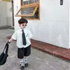Roupa de Verão para Meninos 2026 Novo Estilo Verão Bebê Meninos Academia Gravata Camisa de Manga Curta Roupa Formal Infantil Estilosa