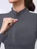 Conjunto de Duas Peças de Jaqueta Longa com Zíper Colorida Contrastante Preto e Branco Elástica Slim Fit Roupa Esportiva ao Ar Livre para Yoga Conjunto de Yoga Feminino