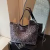 Bolsa tote estampada de leopardo, tendência de nicho para mulheres, bolsa de ombro de grande capacidade, nova moda de verão 2026, bolsa versátil para o dia a dia