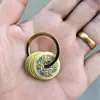 Suministro directo de fábrica cinco monedas de emperador latón calabaza cinabrio llavero doble dragón jugando con pelota colgante hoja de manzana dorada colgante