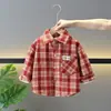 Chaqueta de franela a cuadros forrada de polar para niño, nuevo estilo otoño e invierno 2026, ropa infantil elegante, camisa forrada de polar para niños