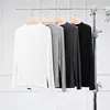 La bloggera Warren Hailong prefiere la Camiseta de Manga Larga con Cuello Redondo y Ligeramente Elástica de Tencel Lyocell y Lana Pamela como Capa Base para Mujer