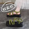 Sandalias de plataforma de estilo de hada para mujer que aumentan la altura, nuevo súper popular verano 2026, zapatos casuales versátiles para la playa para combinar con faldas