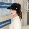 Moda Femenina Nueva Otoño e Invierno Versátil Forro Polar Engrosado Pompón de Ciervo Gorro de Punto Gorra de Béisbol Estudiante para Ciclismo Protección de Orejas