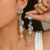 Pendientes de estilo europeo y americano de lujo ligero con diseño circular plisado geométrico, tachuelas metálicas colgantes, pendientes de nicho versátiles y sofisticados