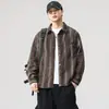 Camisa Casual de Veludo com Listras Verticais para Homem, Nova Coleção Outono 2026 Estilo Retrô Americano, Camisa de Manga Longa com Gola Lapela, Estilo Primavera e Outono